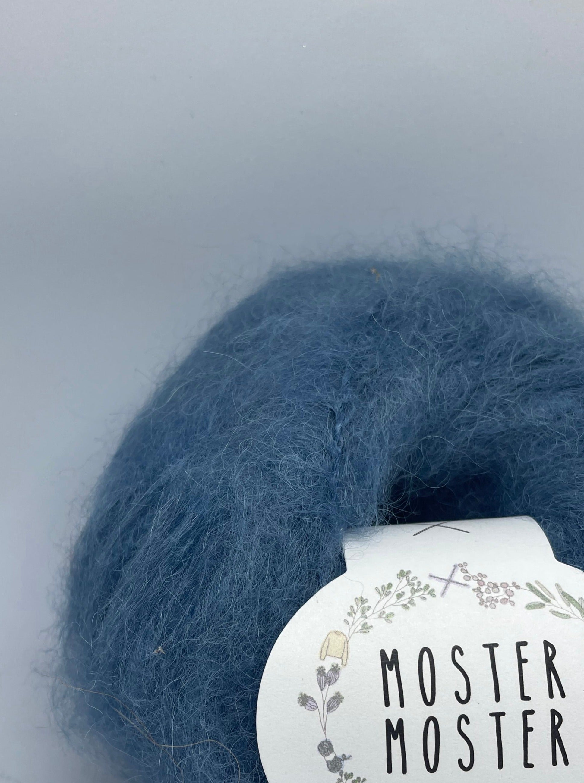 PETROLEUM BLUE (SURI ALPACA & MERINO WOOL)